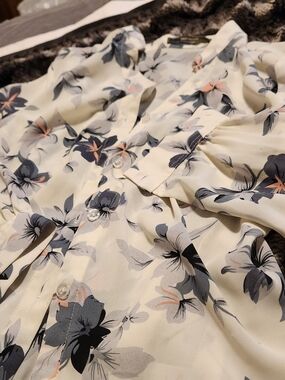 Yaly Couture Silk-Blend Blouse in Cream with Gray & Soft Pink Print